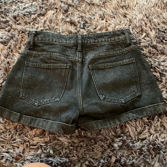 Pacsun Mom Shorts Womens
23 Black Denim Raw Hem
Distressed Cuffed Hem 5
Pocket - Picture 2 of 5